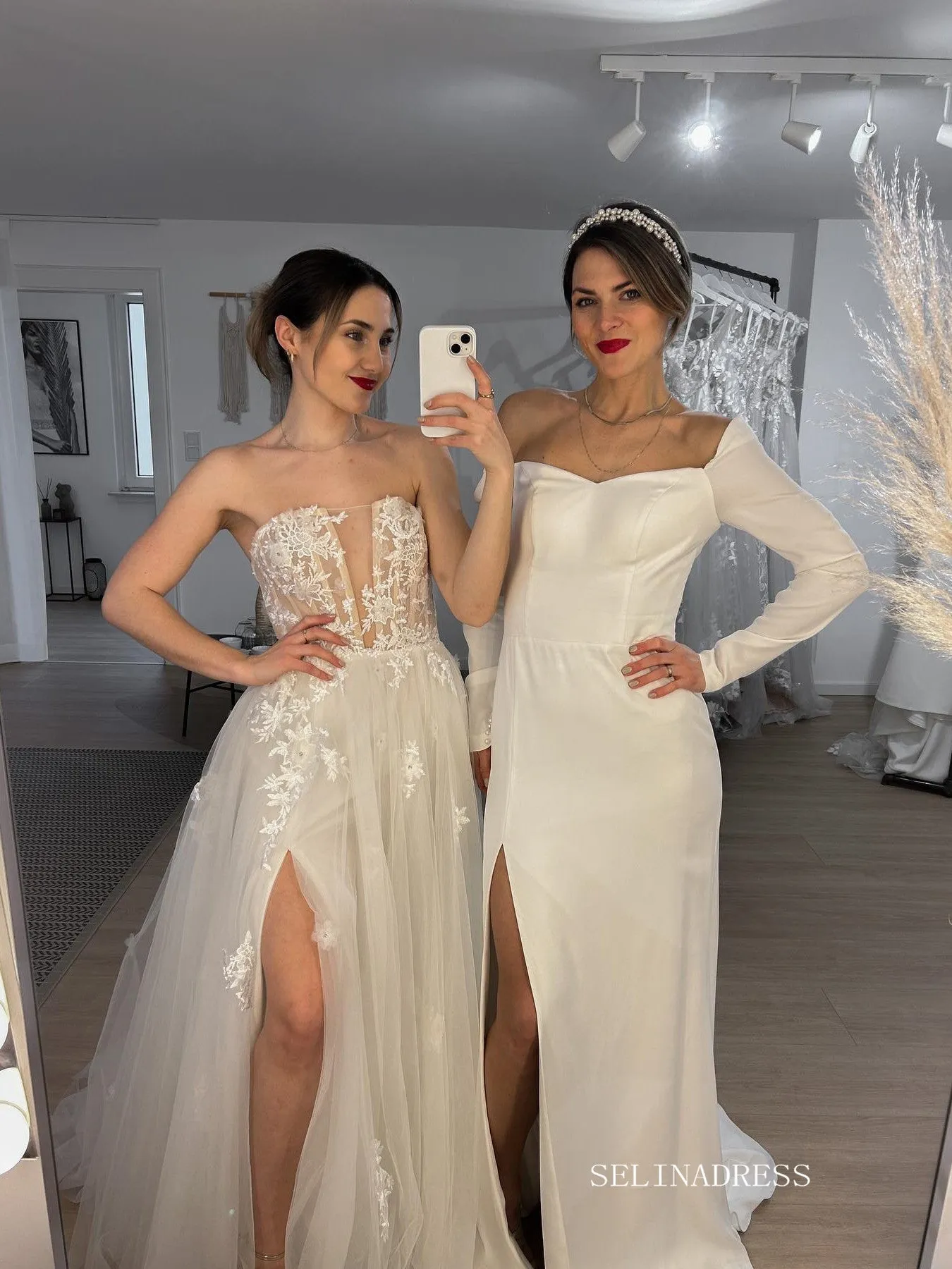 A-line Strapless Wedding Dresses Elegant Applique Bridal Gown SEA051