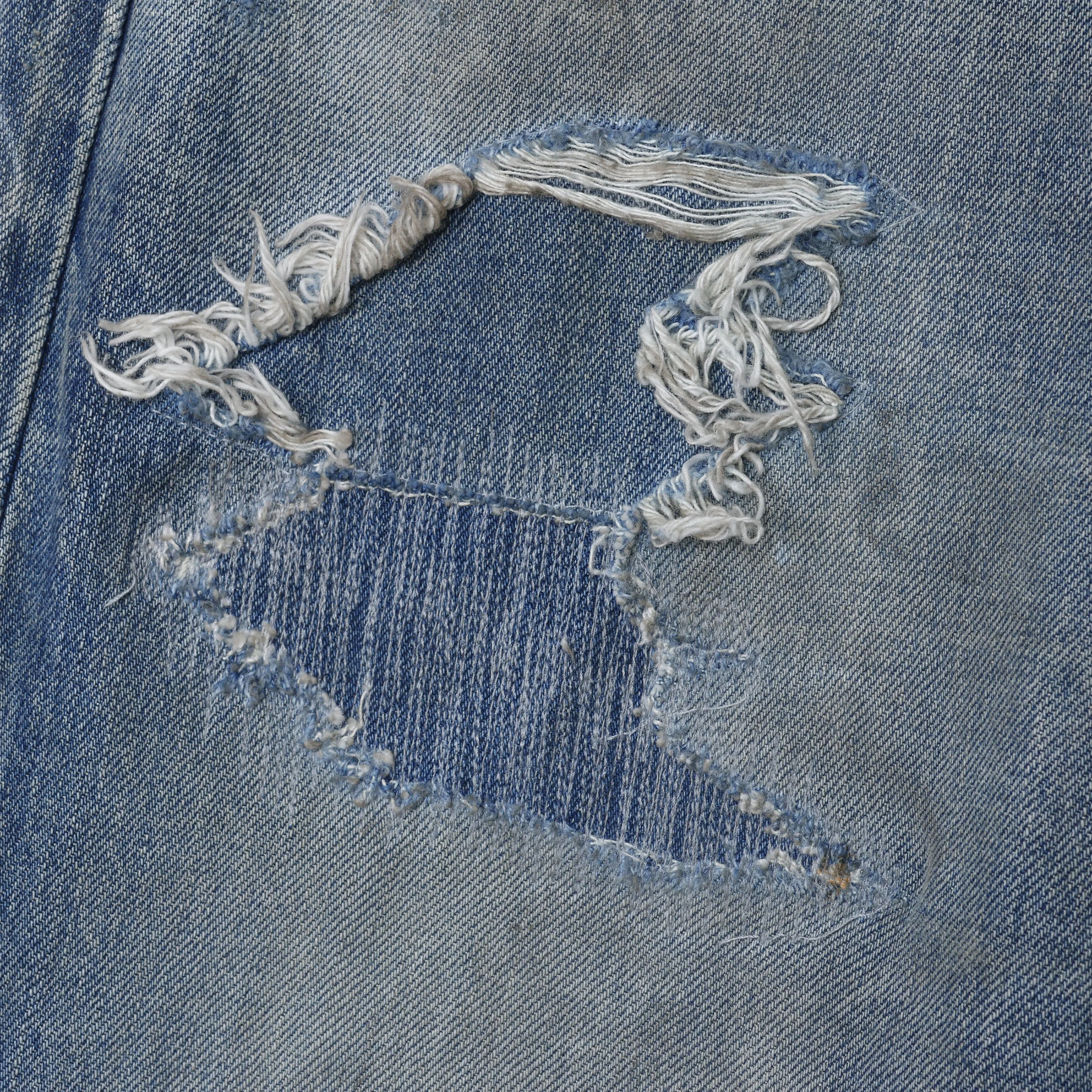 HARD AGING DENIM PANTS. RELAXED
