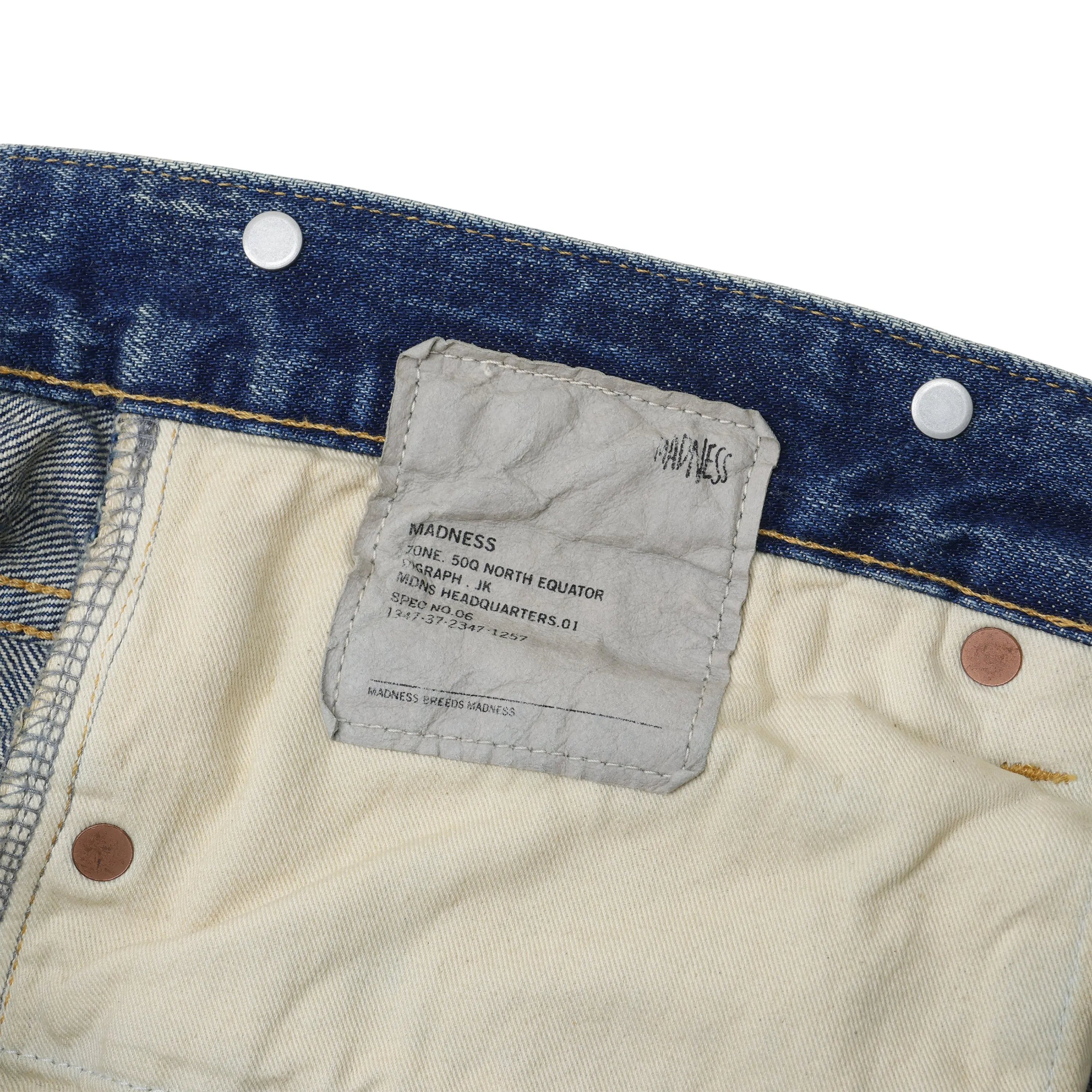 HARD AGING DENIM PANTS. RELAXED