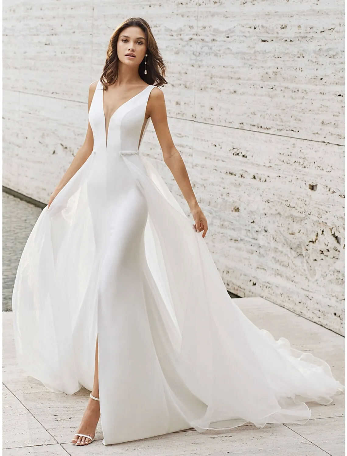 Luolandi Beach Wedding Dresses Two Piece V Neck Sleeveless Court Train Satin Bridal Gowns