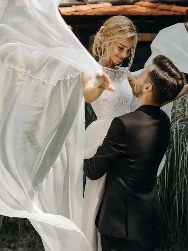 Luolandi Exquisite Tulle Wedding Dresses Long A-line Bridal Gowns With Pearls Charming