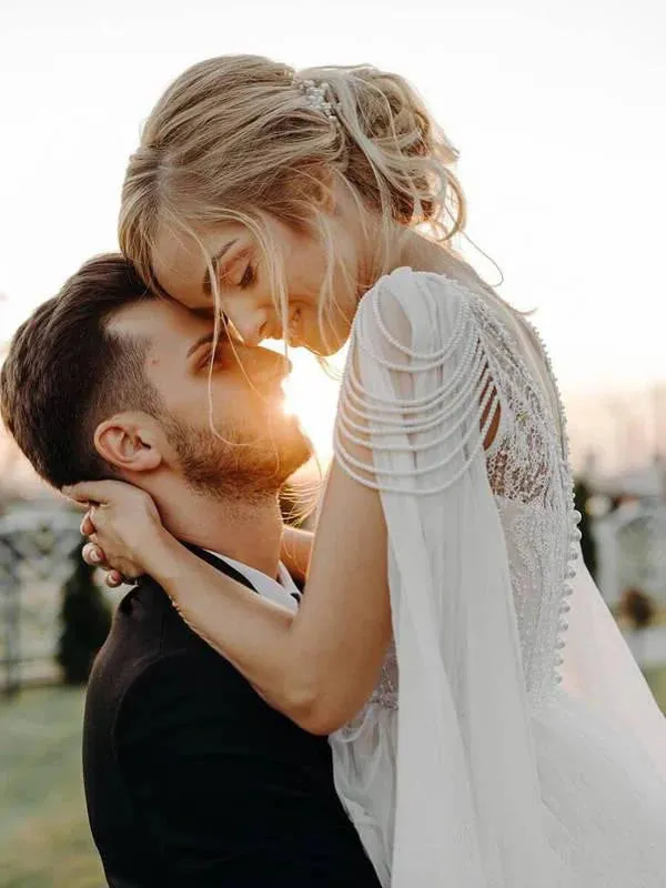 Luolandi Exquisite Tulle Wedding Dresses Long A-line Bridal Gowns With Pearls Charming