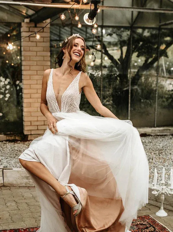Luolandi Fabulous Tulle V-neck A-line Backless Wedding Gowns Sexy Wedding Dresses