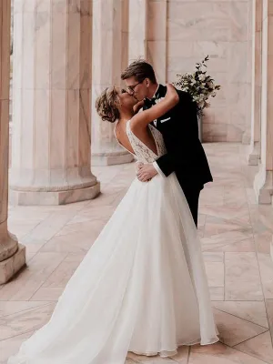 Luolandi Fabulous Tulle V-neck A-line Wedding Gowns With Pearls Sleeveless Floor Length Elegant