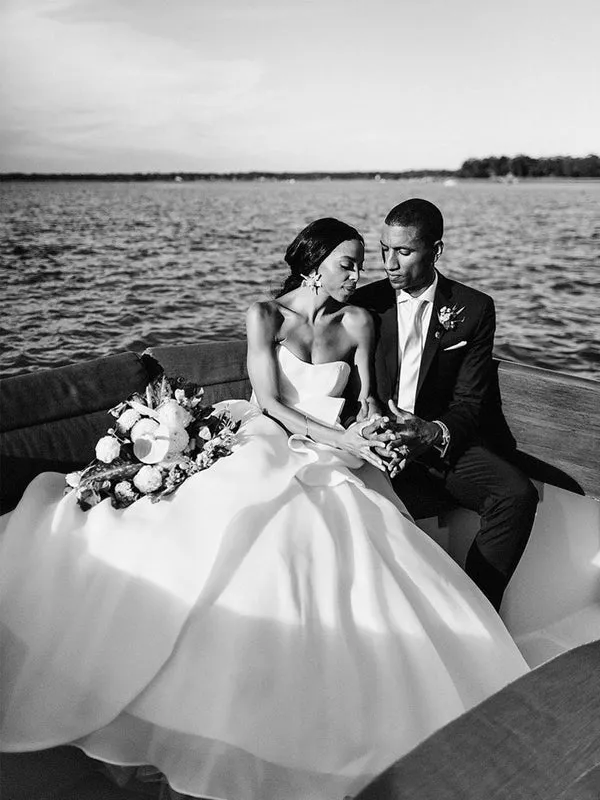 Luolandi Marvelous Taffeta Ball Gown Wedding Dresses Sweetheart Bridal Gowns Off Shoulder Floor Length Elegant