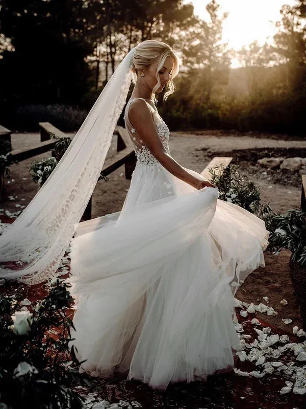Luolandi Marvelous V-neck A-line Wedding Dresses With Flowers Tulle Gowns Charming No With Wedding Veil