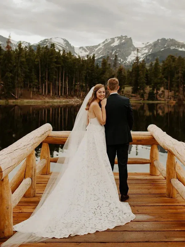 Luolandi Unique Spaghetti Straps Lace Wedding Dresses A-line V-Neck Bridal Gowns Elegant