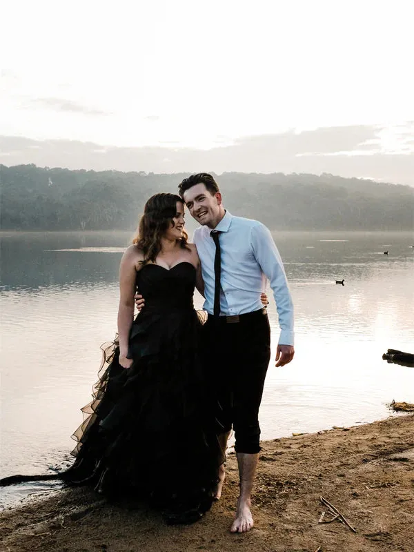 Luolandi Unique Sweetheart Black Wedding Dresses Tulle Tiered A-line Gowns Off Shoulder Charming