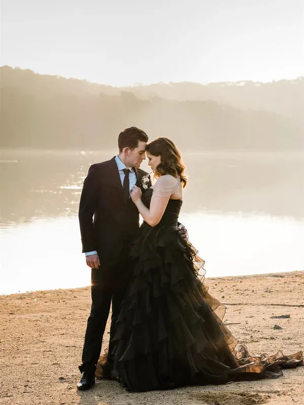 Luolandi Unique Sweetheart Black Wedding Dresses Tulle Tiered A-line Gowns Off Shoulder Charming