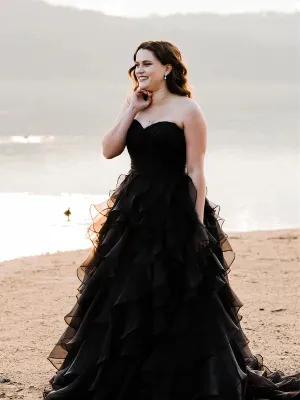 Luolandi Unique Sweetheart Black Wedding Dresses Tulle Tiered A-line Gowns Off Shoulder Charming