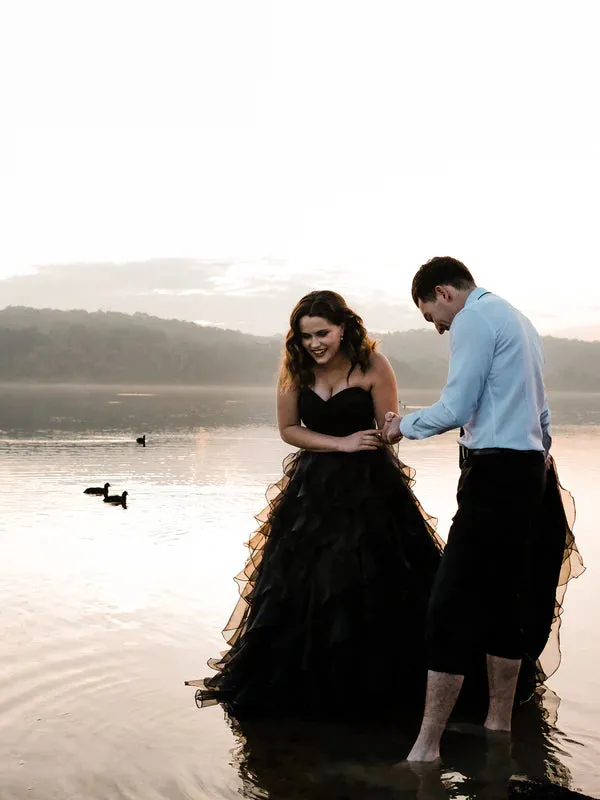 Luolandi Unique Sweetheart Black Wedding Dresses Tulle Tiered A-line Gowns Off Shoulder Charming