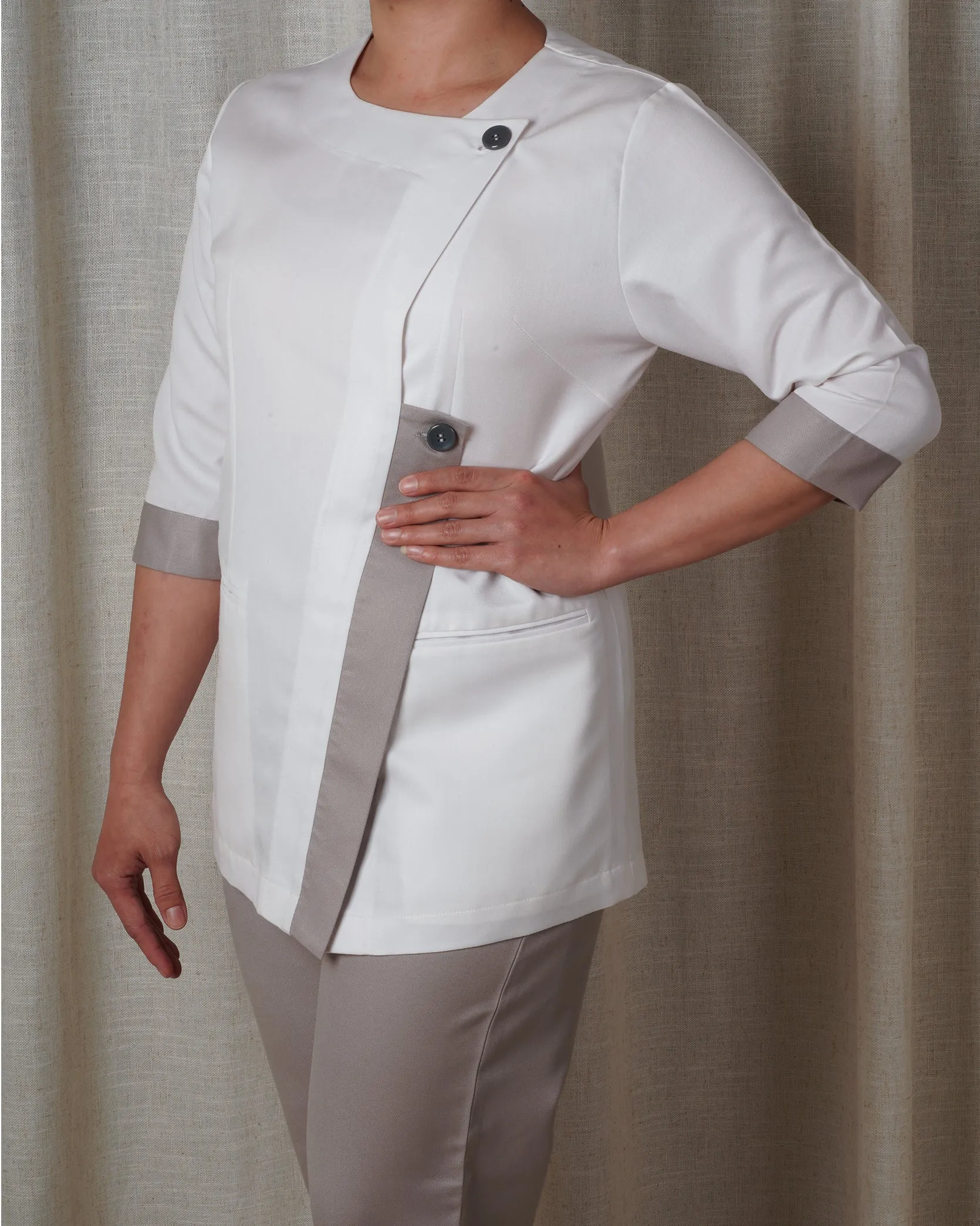 Simple Chic | Button Line | Gray
